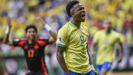 2025成都乒联混团世界杯，中国8-0胜韩，日8-3胜德，张本智和状态不佳，恐难晋级决赛。